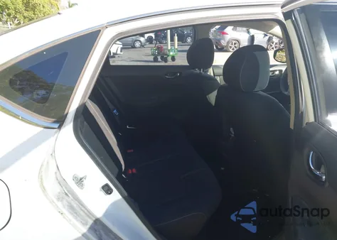 2017 Nissan Sentra S z USA, uszkodzony, nr VIN 3N1AB7AP1HY348591